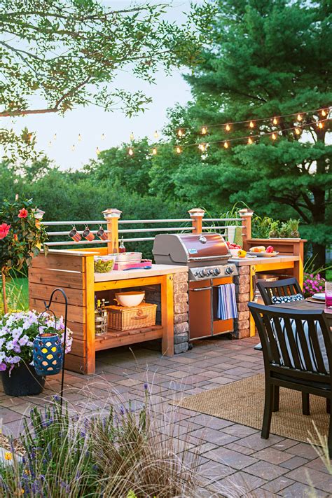 Outdoor kitchen plans - 4 minutes. 28 March 2019. Building your own outdoor kitchen opens you up to an entire world of DIY ideas! This project can be as simple as a BBQ corner, to as grand as a sprawling open-air cusina with four different cooking zones, a bar, a sunken dining room and a veggie patch to the side. So without further ado, let’s start …